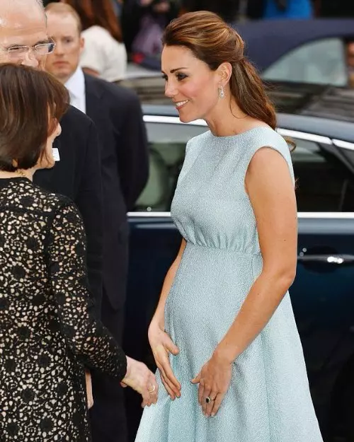 Kate Middleton și stilul său maternity: cele mai stylish ținute