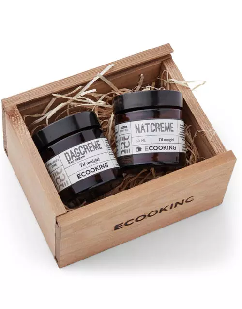 Set pentru îngrijirea tenului Christmas Day and Night, Ecooking, 305 lei, exclusiv în parfumeriile Douglas (conține cremă de zi și cremă de noapte)