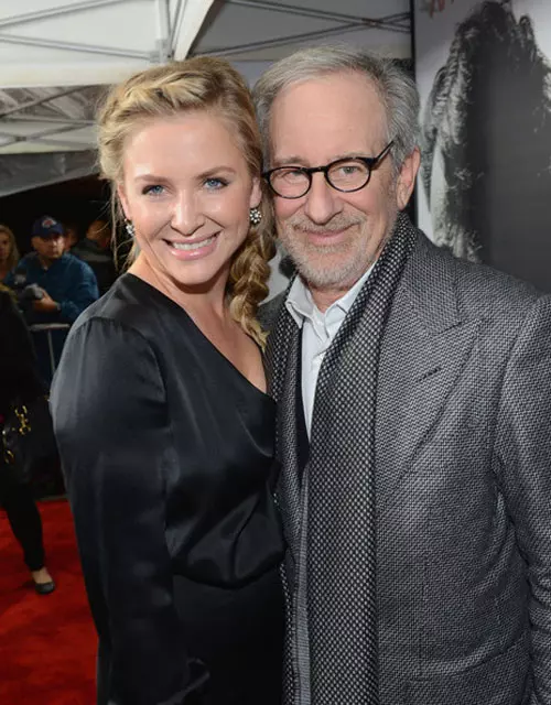 Jessica Capshaw este fiica vitrega a lui Steven Spielberg