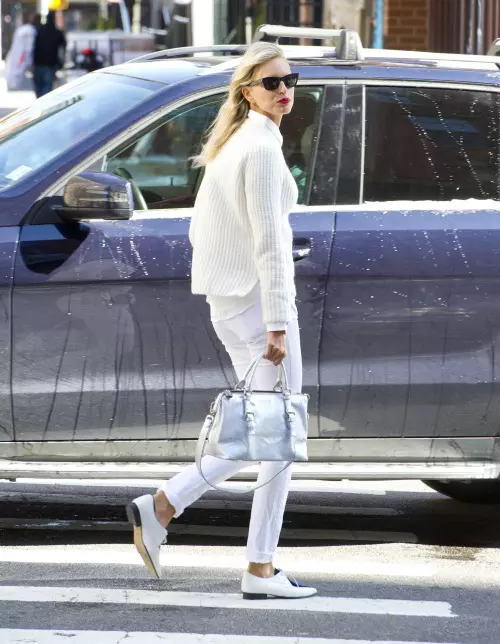 KAROLINA_KURKOVA.jpg