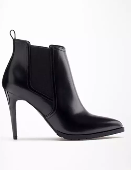 Ghete din piele ecologica, Bershka, 219 lei