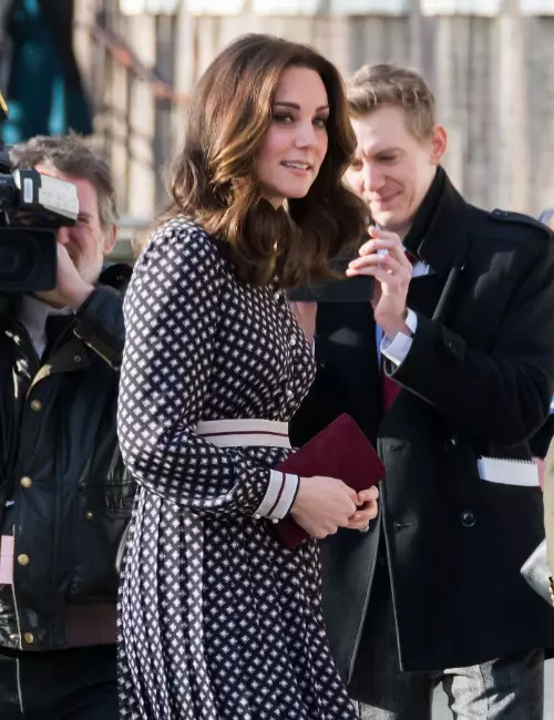 Kate Middleton și stilul său maternity: cele mai stylish ținute