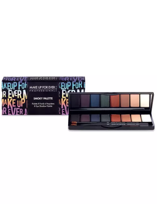 Cand spunem smokey eyes ne imaginam, desigur, niste ochi cu pleoape fumurii, dar nu trebuie neaparat sa fie asa. Aceasta tehnica de machiaj poate fi aplicata cu absolut orice culoare, iar Smoky Palette de la Make Up For Ever iti ofera opt motive (adica nuante) sa o incerci; 177 lei.