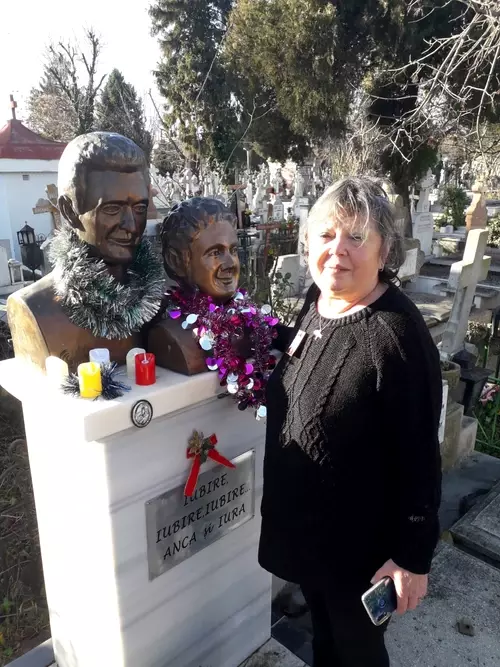 Anca Pandrea la mormantul lui darie