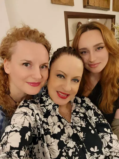 Maria Dragomiroiu si nepoatele sale