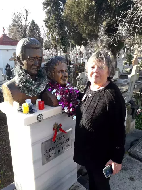 Anca-Pandrea-la-mormantul-lui-darie