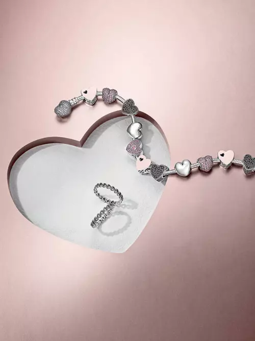 Colectia de Valentine’s Day de la Pandora
