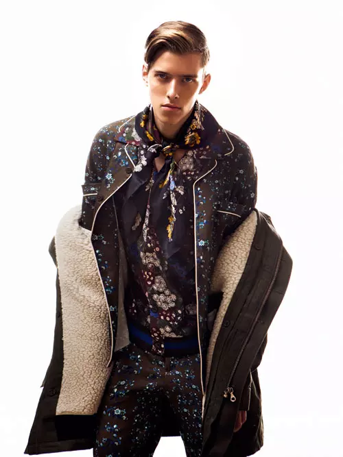 Camasa din vascoza, 299 lei, camasa din matase, 399 lei, pantaloni din matase, 299 lei, esarfa din matase, 199 lei, si parka din bumbac si blana ecologica, 699 lei, toate Erdem x H&M.