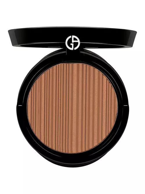 Pudră bronzantă Sun Fabric Bronzer, Giorgio Armani Beauty, 239 lei, exclusiv în parfumeriile Douglas