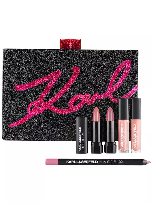 Set de machiaj KARL LAGERFELD + MODELCO, 779 lei, exclusiv în parfumeriile Douglas (conține clutch KARL LAGERFELD, două mini rujuri, două mini luciuri de buze și un contur de buze)