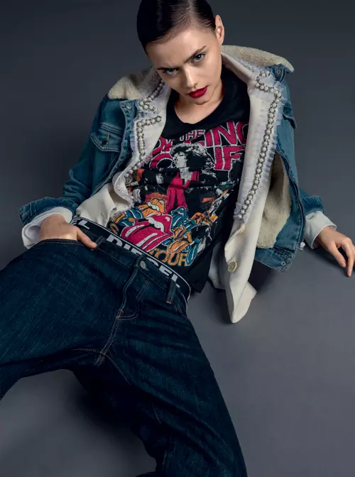 Tricou din bumbac, Zara, 69,90 lei; sacou din stofa cu aplicatii din perle, Pas du Tout, 929 lei, magazinul Molecule-F, www.molecule-f.com; jacheta din denim cu plus, H&M, 229 lei; chiloti din bumbac, Diesel, 64,90 lei si jeansi din bumbac, Levi’s, 269,90 lei, ambele  www.answear.ro.