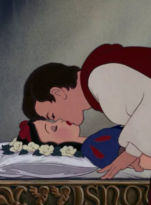 Sărutul din „Albă ca Zăpada și cei 7 pitici”