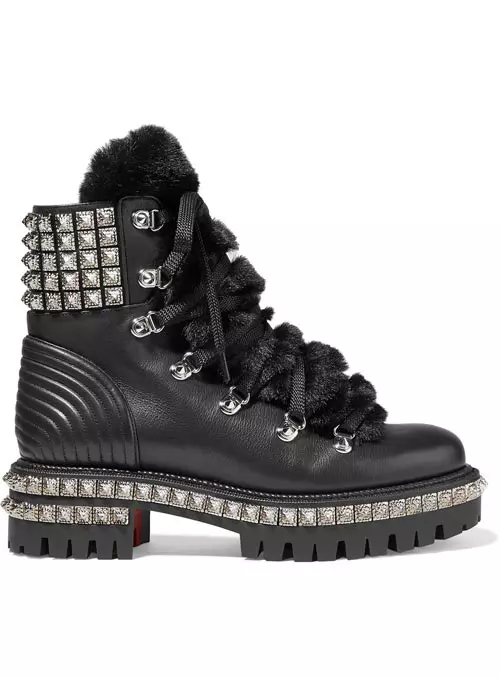 Bocanci din piele, cu ținte aplicate, Christian Louboutin, 1.495 euro, www.net-a-porter.com