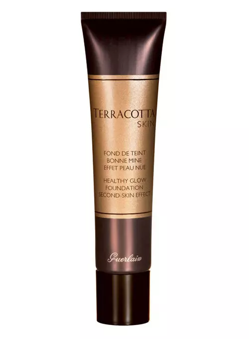 Guerlain, Terracotta Skin, Healthy Glow Foundation, un fond de ten cu  o textura care se muleaza ca o a doua piele, 210 lei.