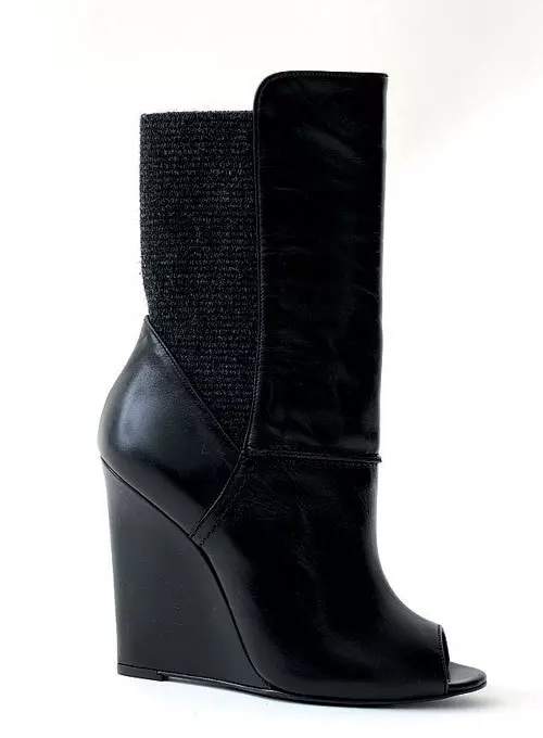 Botine din piele, Prada, 2.650 lei, magazinul Mengotti 