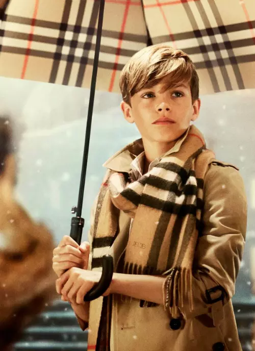 Romeo Beckham pentru Burberry
