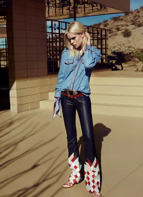 Camasa din denim, pantaloni din piele, esarfa din bumbac, ciocate si curele din piele, toate Hilfiger Collection.