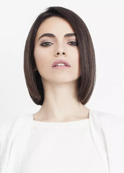 Actrita Daniela Tocari cu bob lung