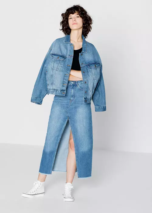 Jacheta din denim, cu aplicatii, Pull&Bear 199,9 lei
