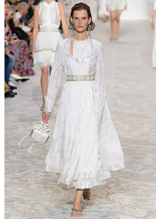 Eterna rochie albă