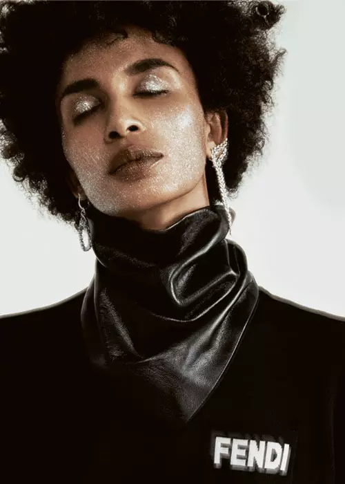 Maletă din material tehnologic, Fendi, 3.607 lei, magazinul Mengotti, guler din piele, Max Mara, cu prețul la cerere, cercel din aur alb cu diamante și tanzanit, Teilor, 27.216 lei setul (stânga), și cercel din aur alb cu diamante, Casato, 82.110 lei, Cellini Grand Boutique.