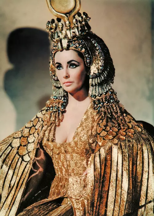 Cleopatra (Elizabeth Taylor) în filmul `Cleopatra` din 1963