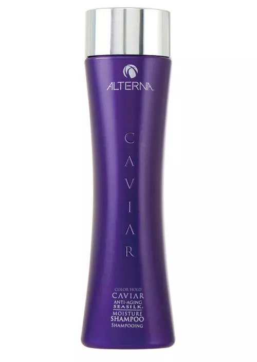 Alterna Caviar, sampon hidratant, fara sulfati, care mentine si echilibreaza nivelul de hidratare, protejeaza culoarea si imbunatateste calitatea parului casant, 150 lei.