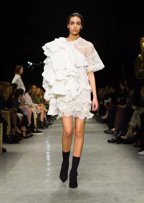 Burberry colectia toamna-iarna 2017-2018