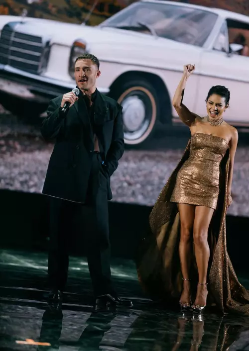 Ed Westwick si Vanessa Hudgens