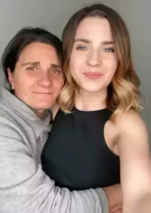 cristina-ciobanasu-si-mama-biologica-4