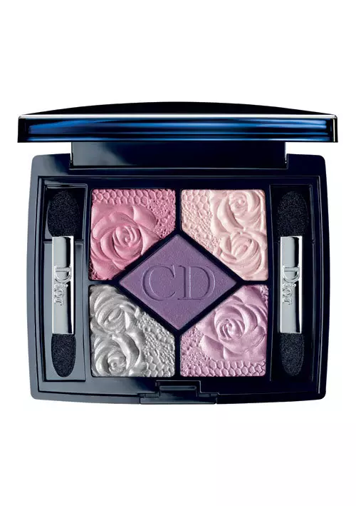 Christian Dior, 5 Colours Eyeshadow, o paleta de farduri cu 5 nuante complementare, 280 lei.