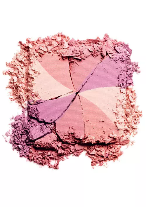Benefit, Hervana, o pudra cu patru nuante complementare care confera tenului stralucire, exclusiv in magazinele Sephora, 137 lei.
