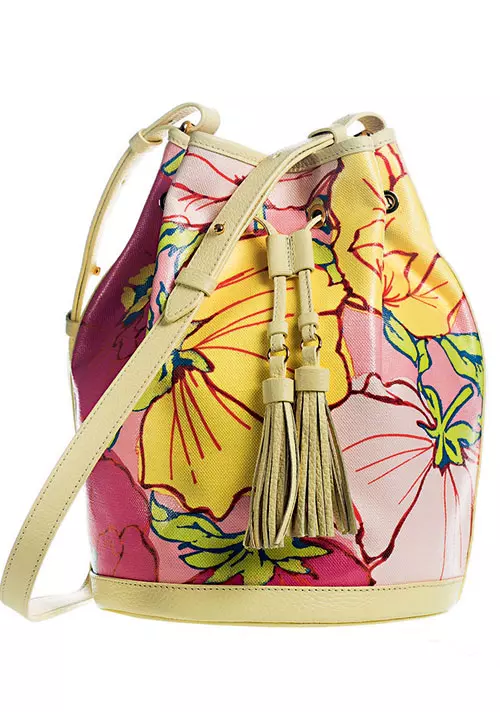 Geanta din piele, Moschino Cheap&Chic, 2.100 lei, magazinul Distinto