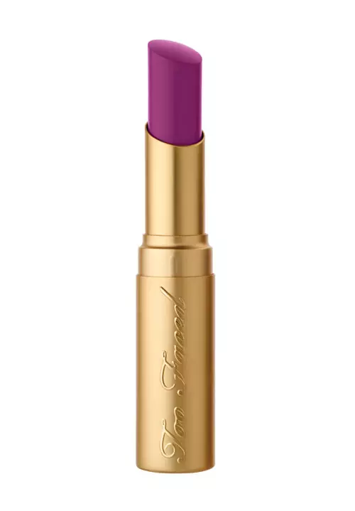 Ruj La Creme, Too Faced, nuanta Berry Naughty, 91 lei, exclusiv in Sephora