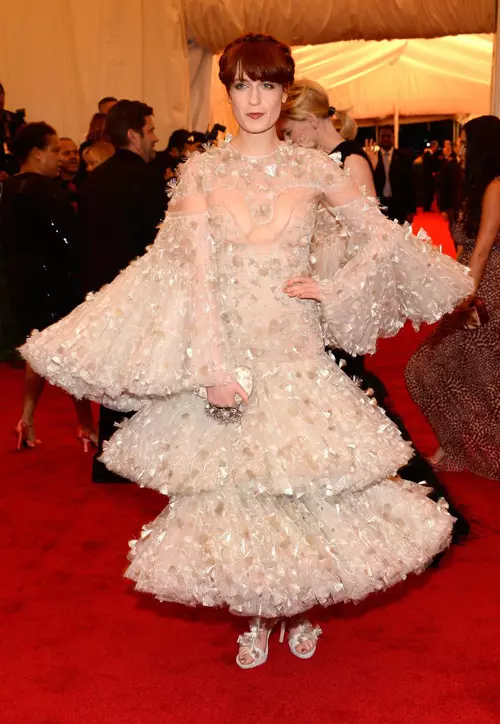 Florence Welch intr-o rochie Alexander McQueen (2012)