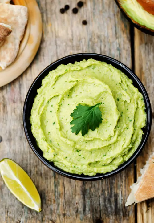 Humus cu avocado