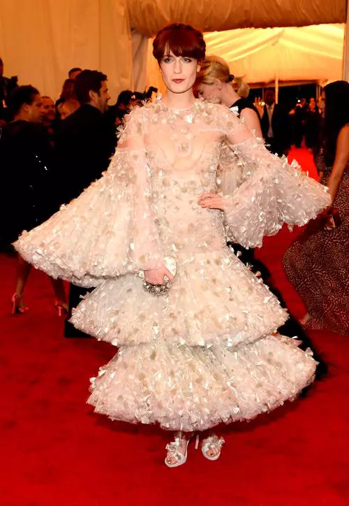 Florence Welch într-o rochie Alexander McQueen (2012)