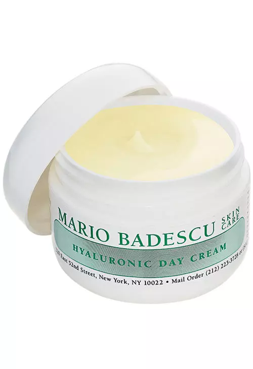 Mario Badescu, Hyaluronic Day Cream, o crema hranitoare, cu amestec de ulei de arahide si de vegetale, 119 lei.
