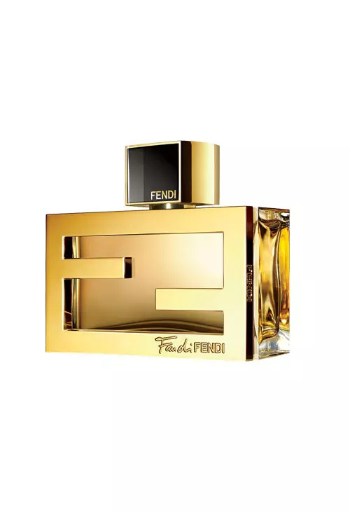 Fendi, Fan di Fendi, un parfum floral cu acorduri de virf de pere, coacaze negre si mandarine, EDP 50 ml, 320 lei.