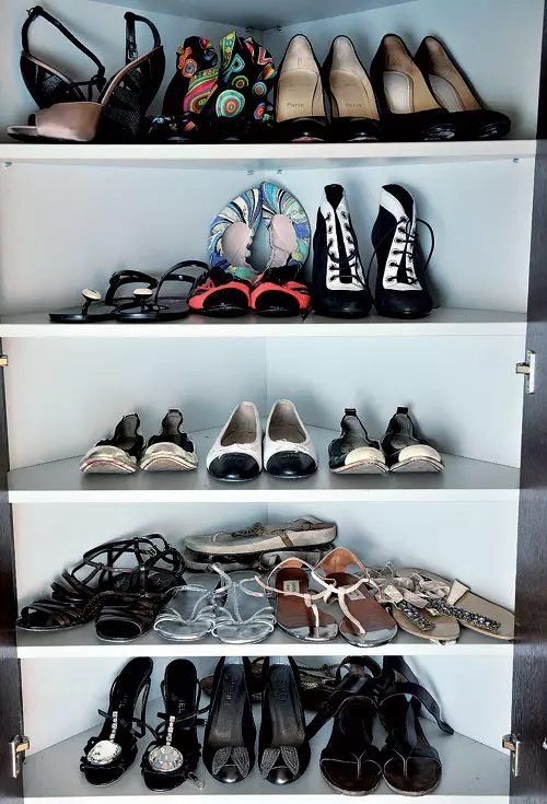 Singurul brand de care sint cu adevarat atasata in ceea ce priveste incaltamintea este Converse! Dar imi plac mult si pantofii Rick Owens, Lanvin, Bottega Veneta si Chanel.