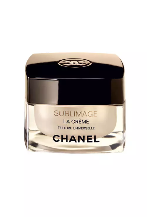 Chanel, Sublimage La Creme, o crema cu actiune antirid, care hidrateaza si regenereaza pielea, 1.368 lei.