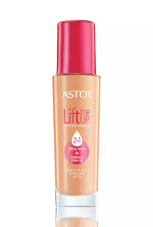 Fondul de ten Lift Me Up de la Astor ofera o doza de stralucire instantanee cu ajutorul pigmentilor perlati ce difuzeaza lumina, iar textura se aplica usor pentru a-ti asigura un ten fin si un look radiant; 49 lei.