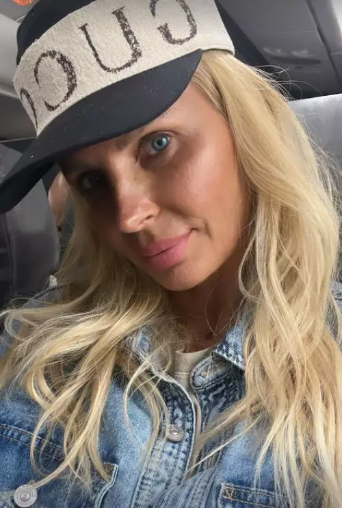 2022-10-03-15_57_10-Stories-•-Instagram