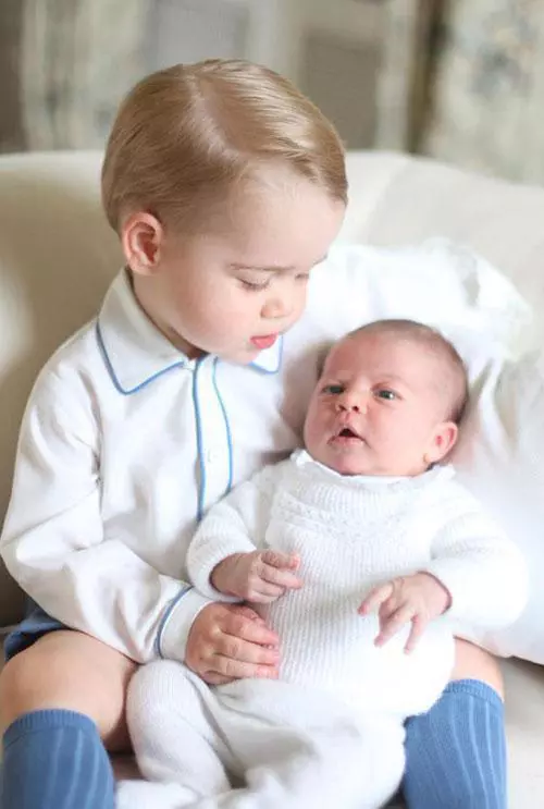 Primul portret oficial alături de sora lui, Prințesa Charlotte