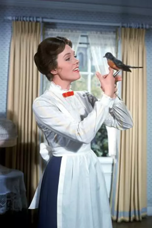 Mary Poppins (Julie Andrews) în filmul `Mary Poppins` din 1964