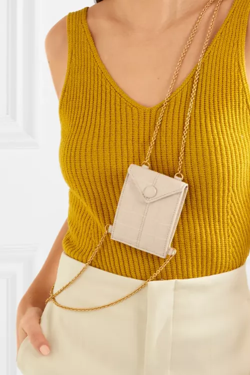 3a. Geantă din piele, Nanushka, 250 euro, www.net-a-porter.com