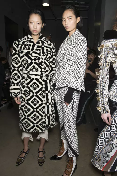 Mary Katrantzou colecția toamnă-iarnă 2018-2019 backstage (7)