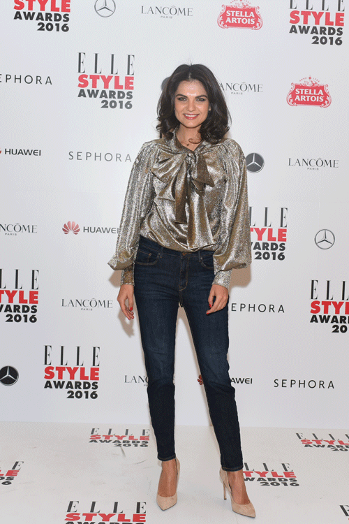 Malvina Cservenschi - Top Rhea Costa, jeansi Mango, pantofi Musette