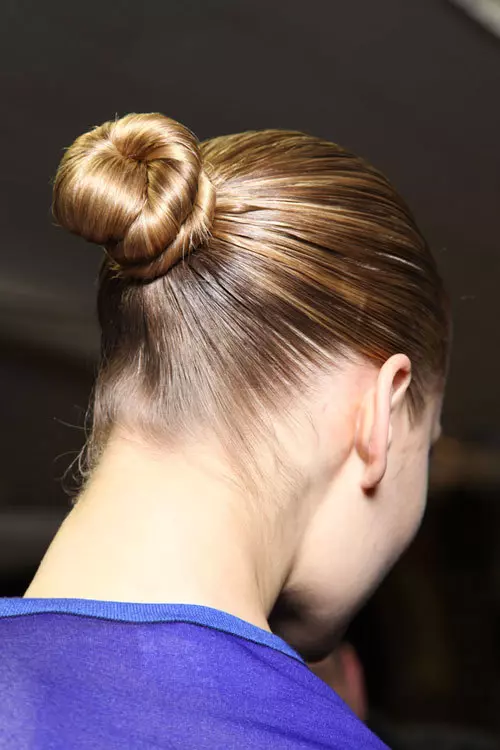 Tendinte coafura toamna iarna 2012: Coc stylish