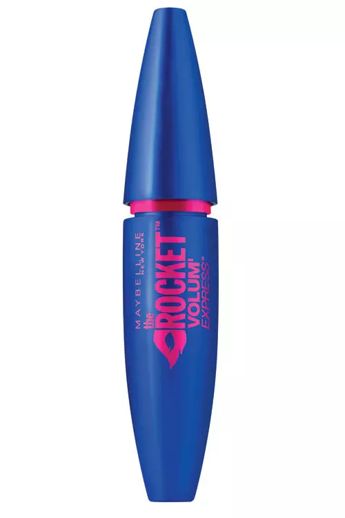 Motivul pentru care „uitam” sa mai folosim mascara e corvoada amplificata a demachierii, insa Volum Express the Rocket de la L’Oréal te va convinge sa lasi deoparte comoditatea si sa-ti insusesti o pereche de gene curbate, definite si cu de opt ori mai mult volum; 36 lei.